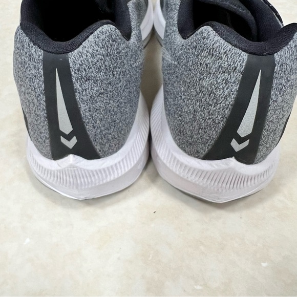 Nike Winflow 5 Zoom Utility Running Shoes - Picture 3 of 9